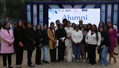 A batch of alumni posing together for a photo