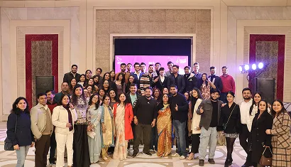 A batch of alumni posing together for a photo