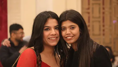 Alumni seated at a dinner table in conversation