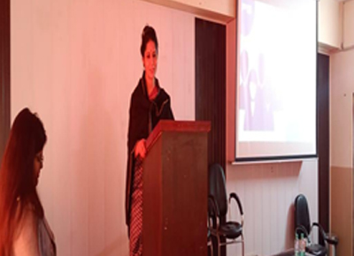 students in a research skills session