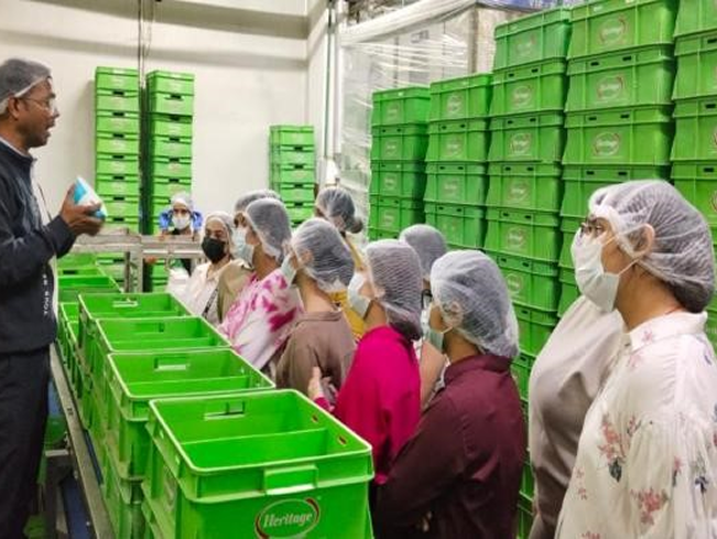 students dairy visit